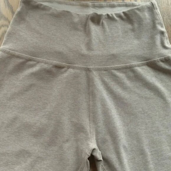 BEYOND YOGA sand legging/worn once/M/like new condition - Picture 2 of 6